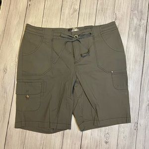 NWT Lane Bryant Grey Cargo Shorts Size 16